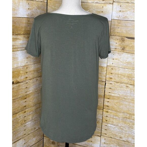 HOLLISTER FLORAL EMBROIDERED CASUAL BOHO RELAXED FIT EVERYDAY WEAR SOFT T-SHIRT - Picture 3 of 3